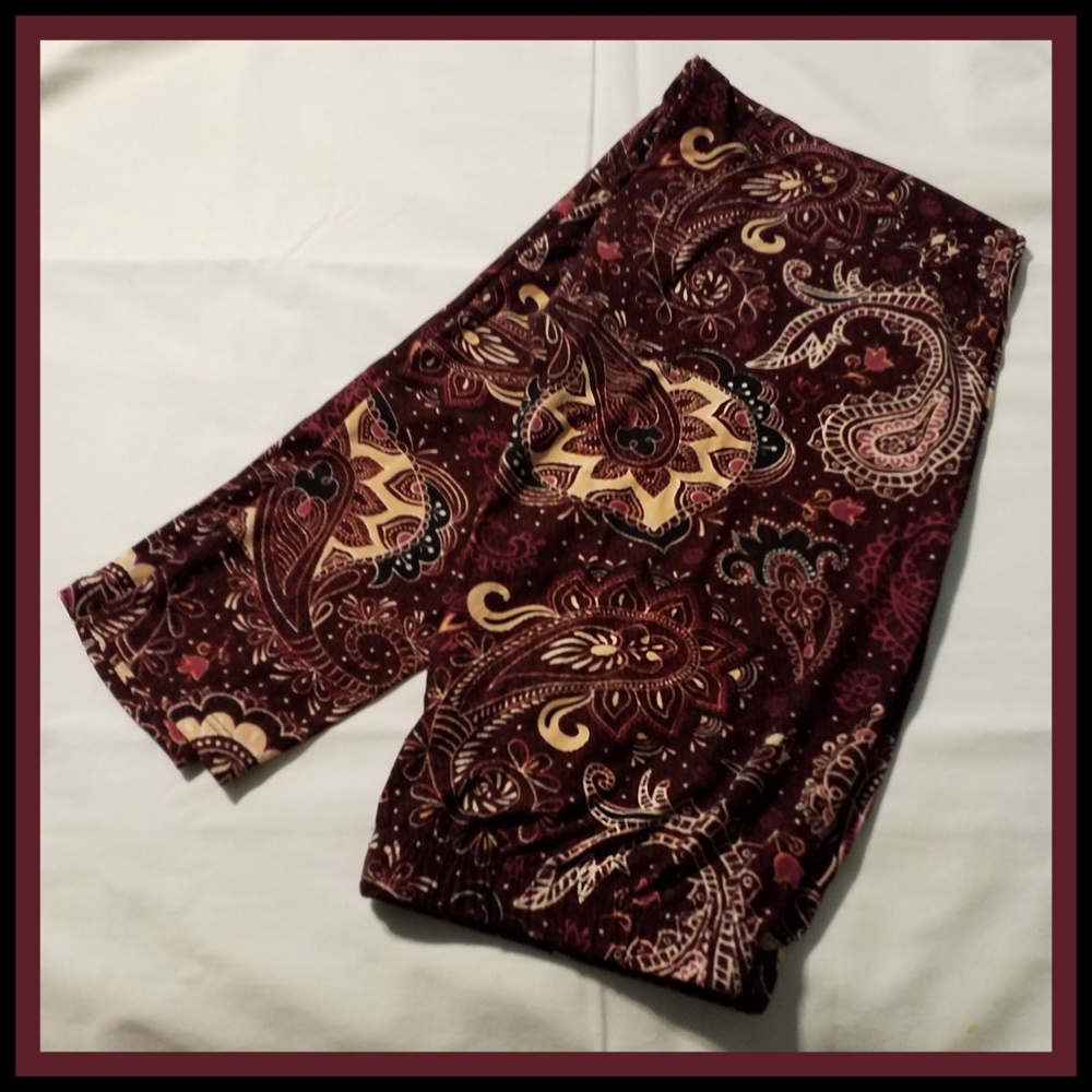 Burgandy & Cream Paisley 1X Leggings